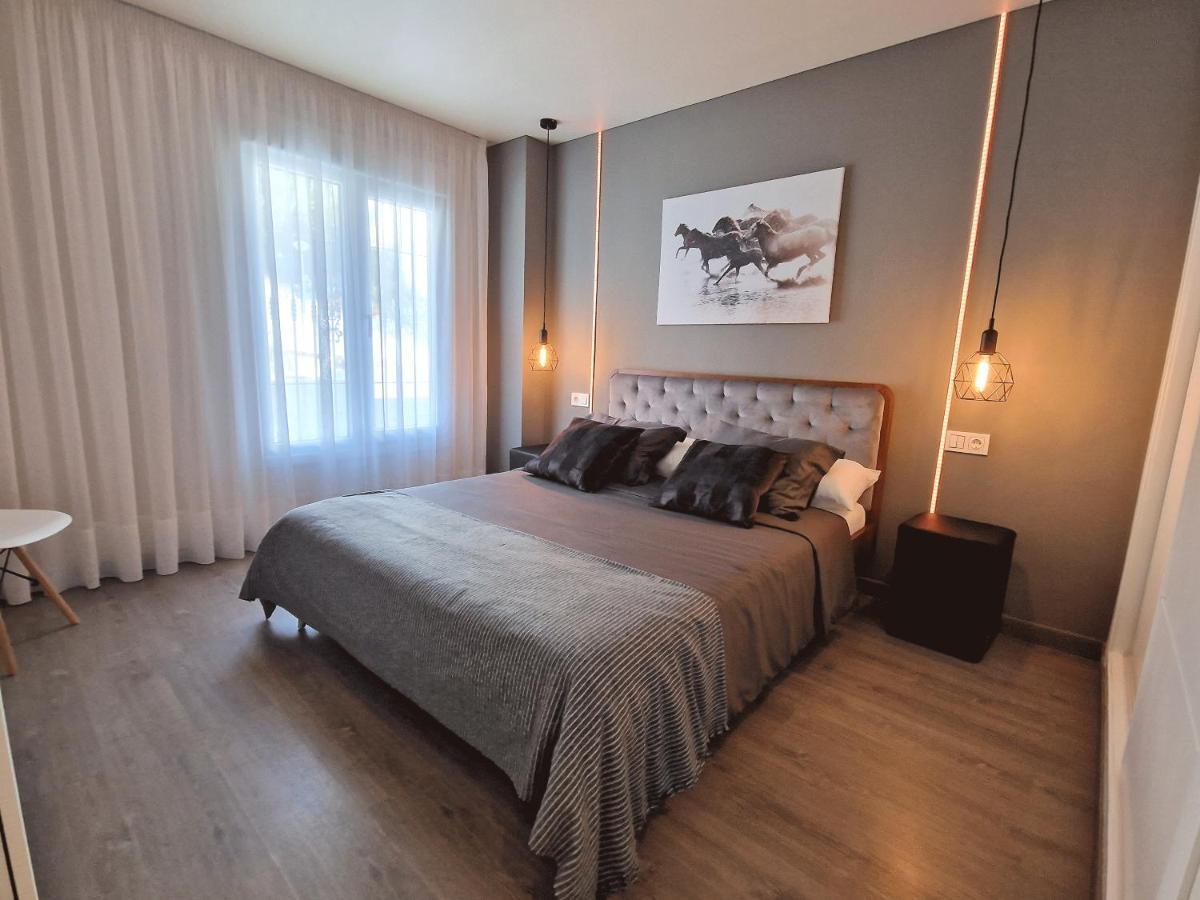Emerald Apartment - Spacious Modern 2 Bedroom 베날마데나코스타 외부 사진
