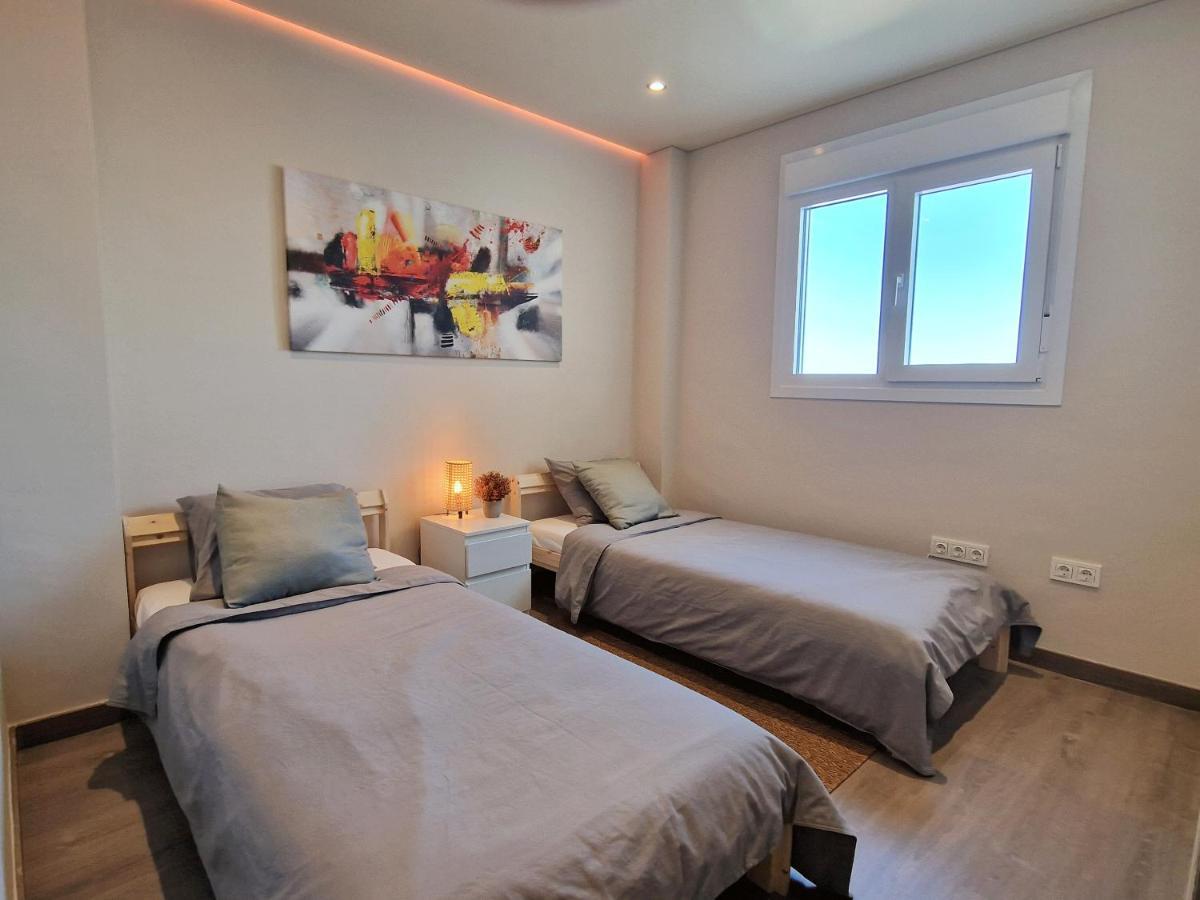 Emerald Apartment - Spacious Modern 2 Bedroom 베날마데나코스타 외부 사진